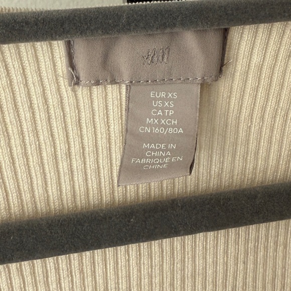 H&M Women's Cream Nude Sweater Size XS - Picture 3 of 3